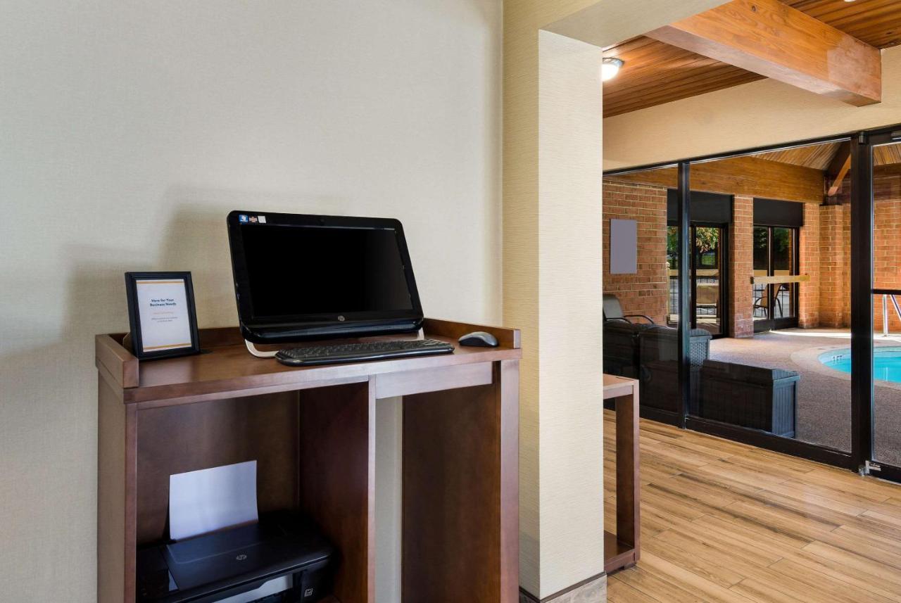 Comfort Inn Virginia Horse Center Lexington Exterior foto